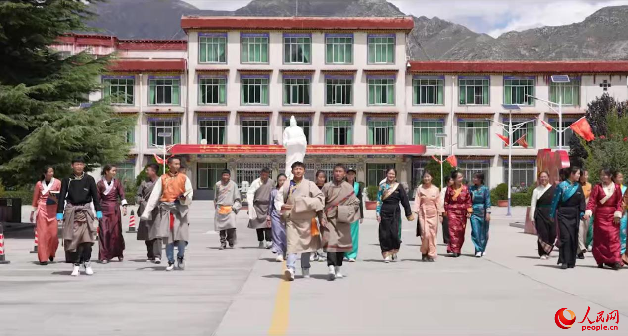 西藏藏醫(yī)院大學(xué)學(xué)生。人民網(wǎng)記者 次仁羅布攝