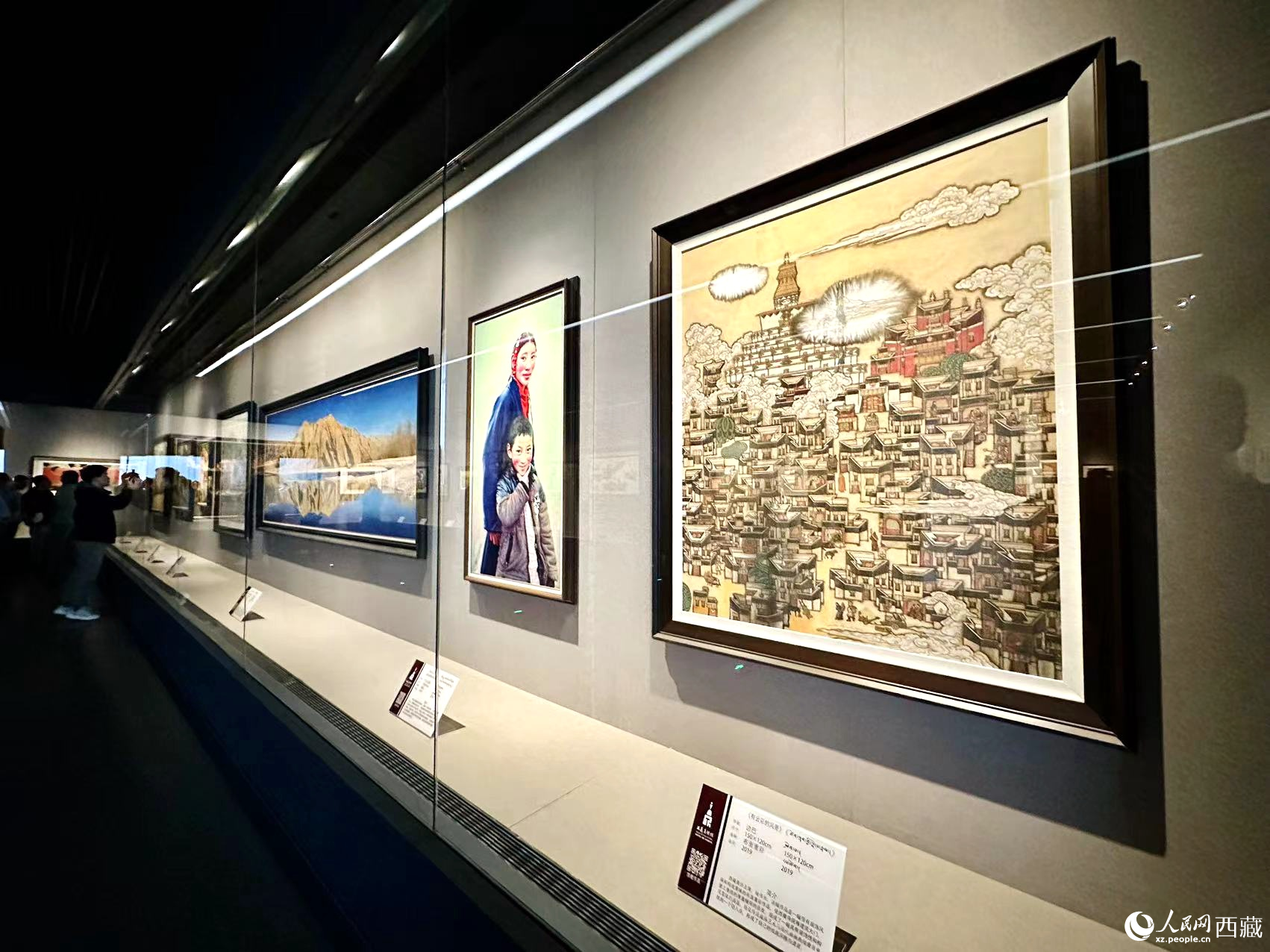 館內(nèi)陳列的美術(shù)作品。