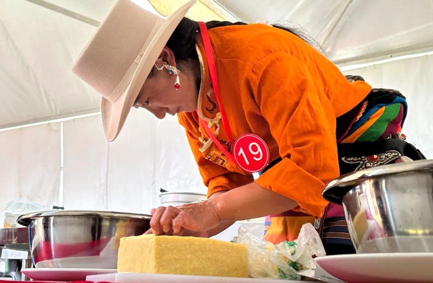 圖為“鄉(xiāng)村振興 那曲奮進”活動生產(chǎn)技能決賽現(xiàn)場