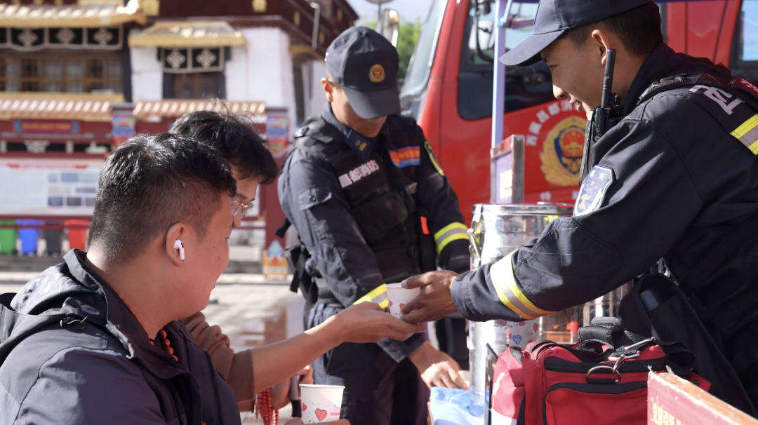 “火焰藍(lán)”映紅民族團(tuán)結(jié)之花
