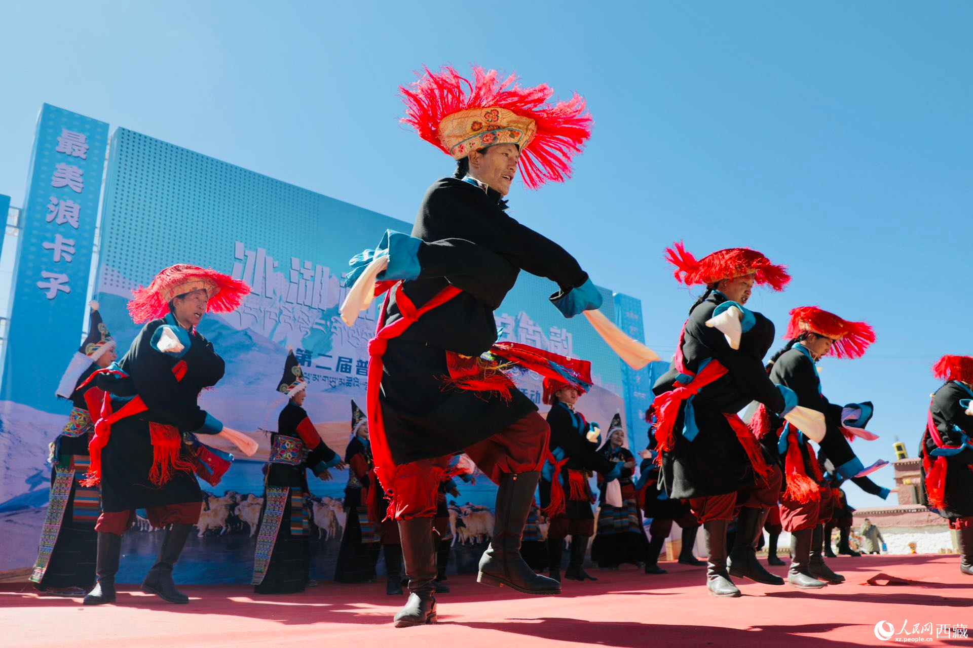 《姜諧》，在漢語中意為打狼歌，是一種以順口溜，歌曲和舞蹈組成，流傳于羊卓地方（今浪卡子縣）的民間歌舞。距今已有700多年的歷史，2006年被列入為第一批自治區(qū)及非物質文化遺產項目名錄。