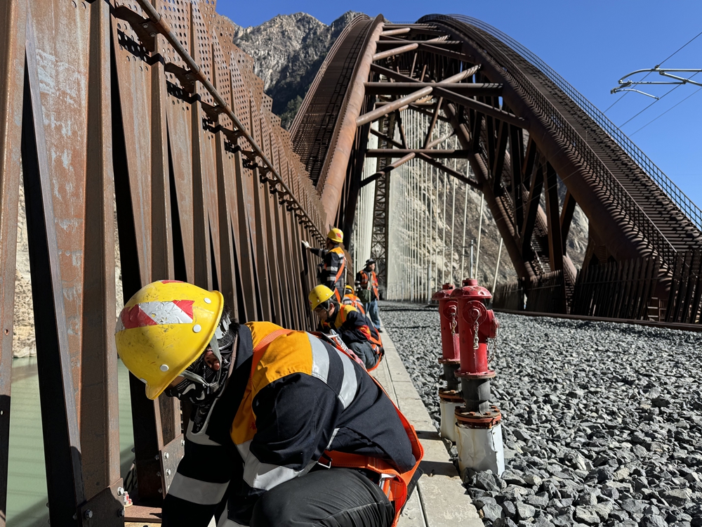 螺栓檢查。馬生明攝