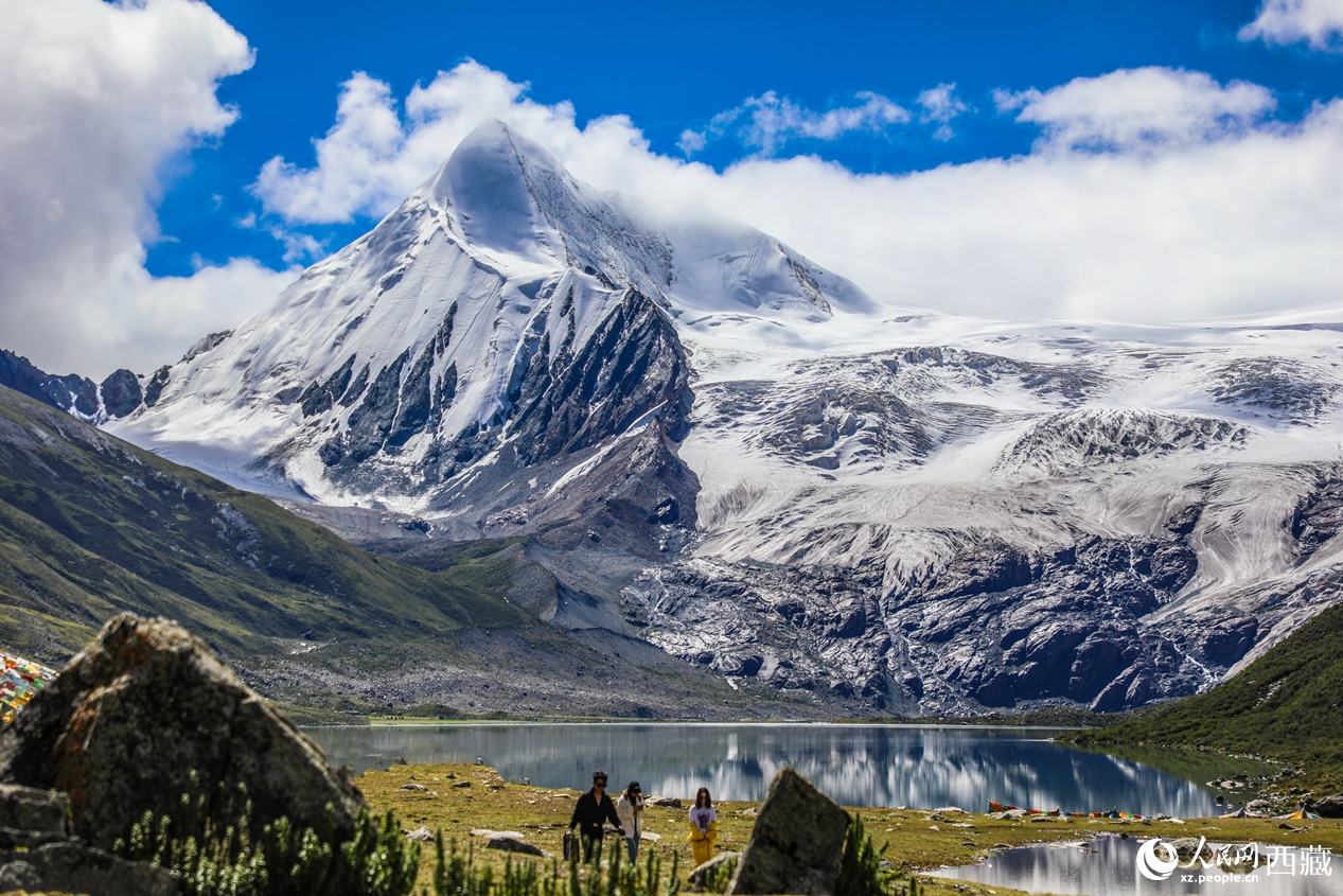 薩普冰川位于那曲東部比如縣境內。