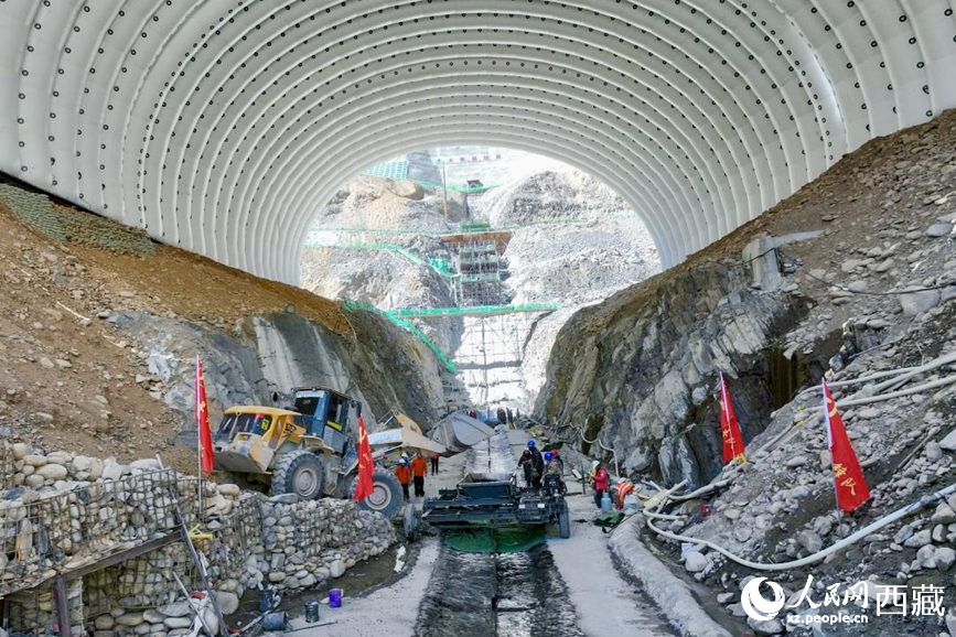 西藏帕孜水利樞紐工程現(xiàn)場(chǎng)。洛云飛攝