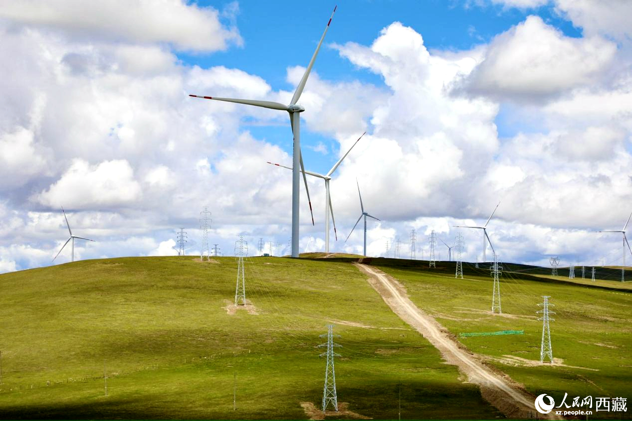 西藏那曲市色尼區(qū)的歐瑪亭嘎風電場。