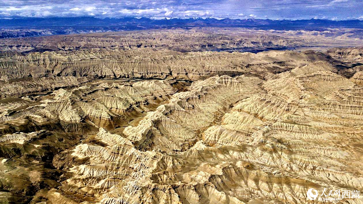鳥瞰西藏阿里地區(qū)札達土林國家地質(zhì)公園。