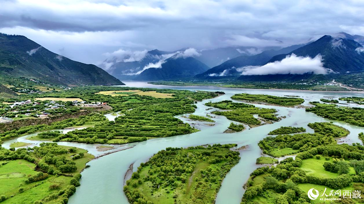西藏林芝市雅尼國家濕地公園風景如畫。