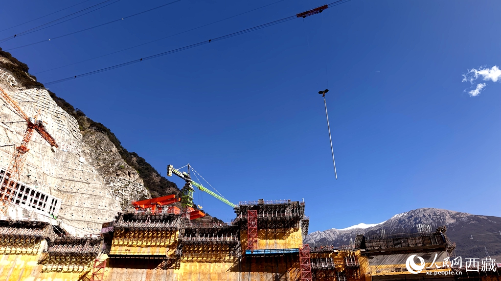 我國(guó)在建海拔最高雙曲拱壩電站取出世界最長(zhǎng)“芯”