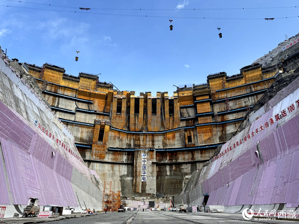 我國在建海拔最高雙曲拱壩電站取出世界最長“芯”