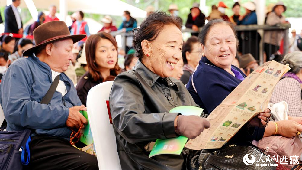 現(xiàn)場觀眾。人民網(wǎng)記者 次仁羅布攝