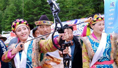 西藏亞?wèn)|舉辦第六屆傳統(tǒng)射箭比賽