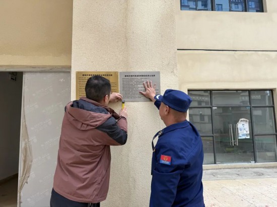 ??“一樓一牌”亮身份 消防安全保平安?
