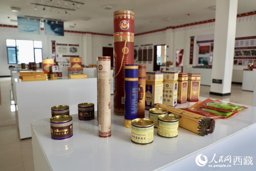 圖為各式各樣的藏香產(chǎn)品。人民網(wǎng)記者 次仁羅布攝