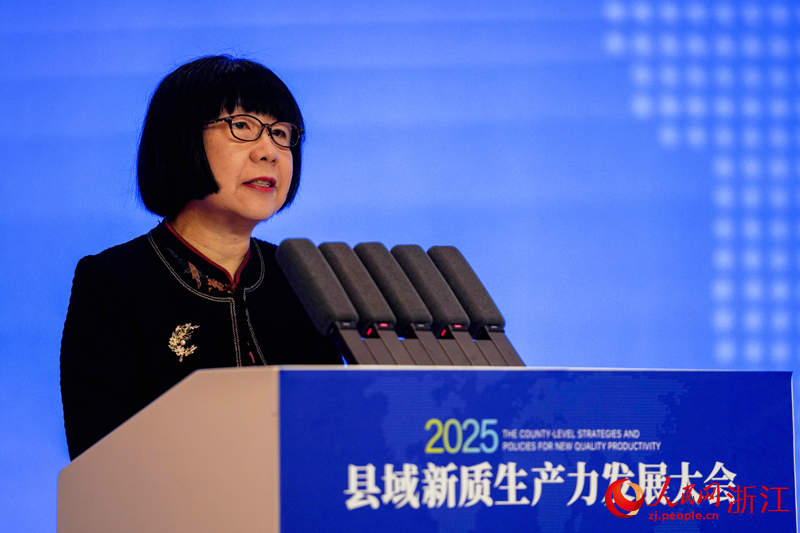 人民網(wǎng)黨委委員、監(jiān)事會主席、人民網(wǎng)研究院院長唐維紅致辭。人民網(wǎng)記者 章勇濤攝