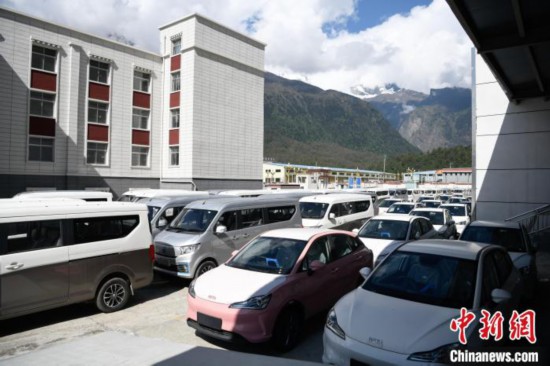 西藏自治區(qū)吉隆口岸:新能源汽車出口大幅增長