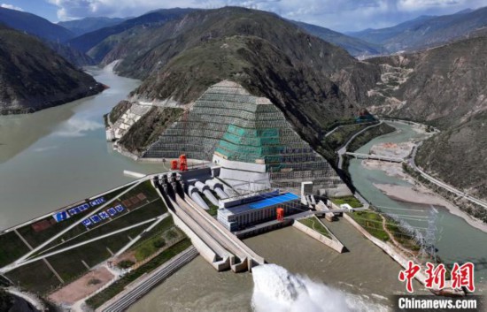 航拍巴塘水電站壯麗景色