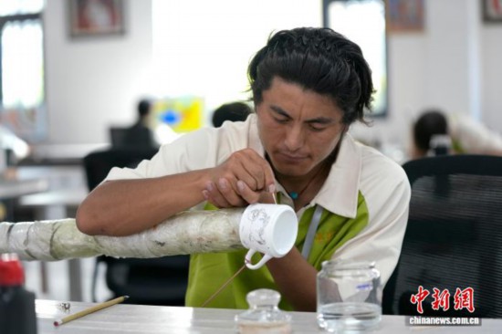 產(chǎn)教融合助推西藏青年創(chuàng)新西藏陶瓷